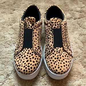 Leopard slip on tennis shoes